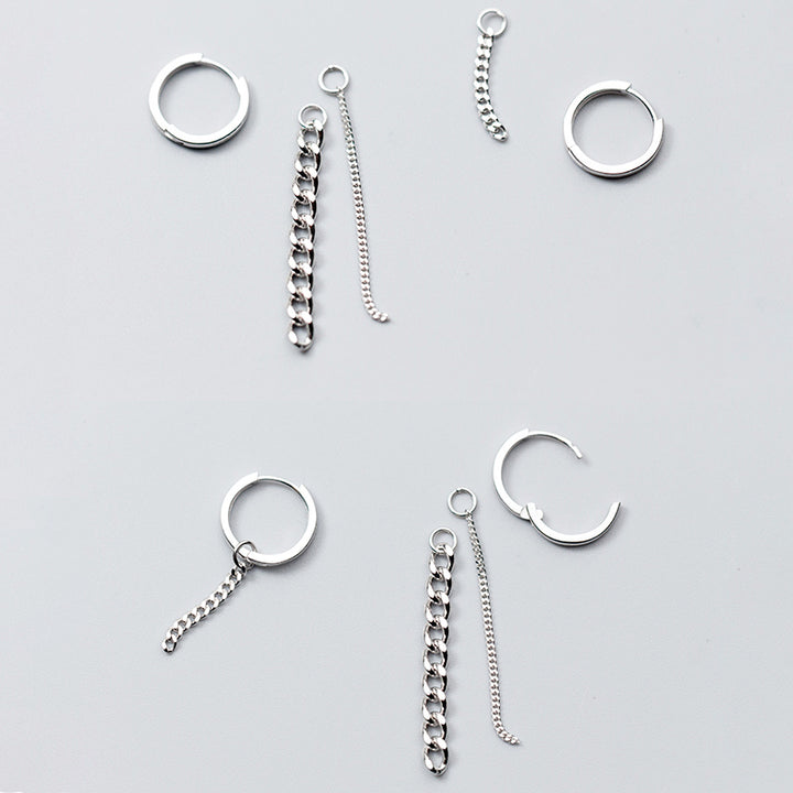 Boucle d'oreille asymétrique avec anneaux et chaînes pendantes en argent 925 - Femme. Design moderne avec différentes tailles de chaînes pour une dynamique unique.
