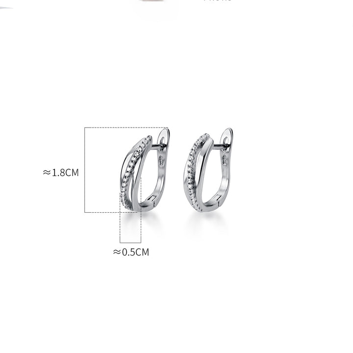 Boucle d'oreille dormeuse triple anneaux croisés avec strass en argent 925 - Femme. Un design élégant et audacieux qui attire les regards.