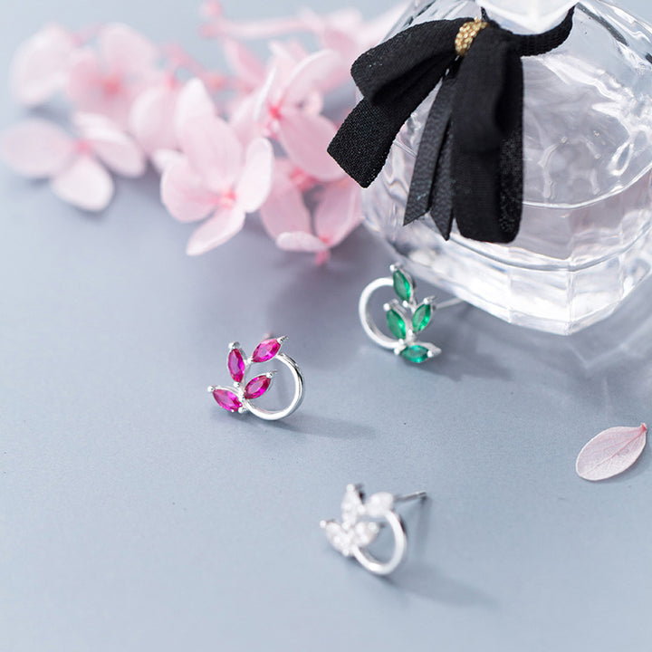 Boucle d'oreille ronde feuille diamants colorés - Femme - Argent 925. Bijou scintillant avec feuilles et bouteille de parfum.