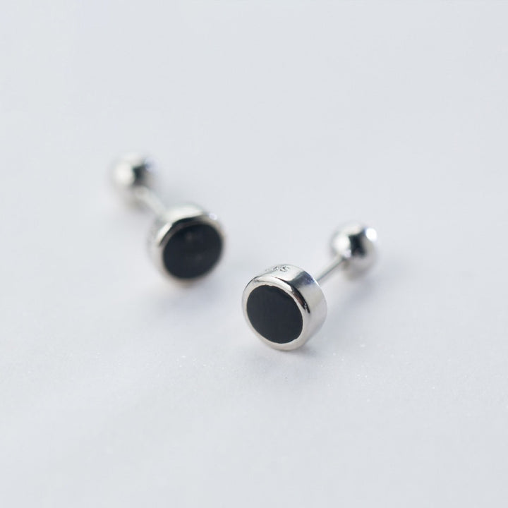 Boucle d'oreille ronde en argent 925 avec pierres noires - Femme. Design épuré, élégance discrète. Confortable et sûr toute la journée.