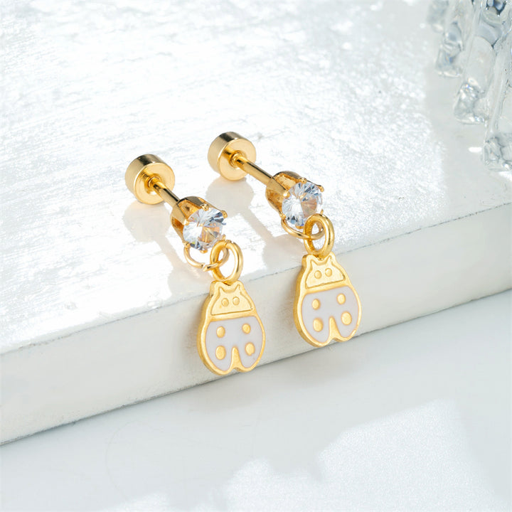 Boucle d'oreille pendante diamant coccinelle colorée - Enfant - Acier inoxydable plaqué or. Une paire de boucles d'oreilles en or avec un charmant design de coccinelle aux ailes colorées.