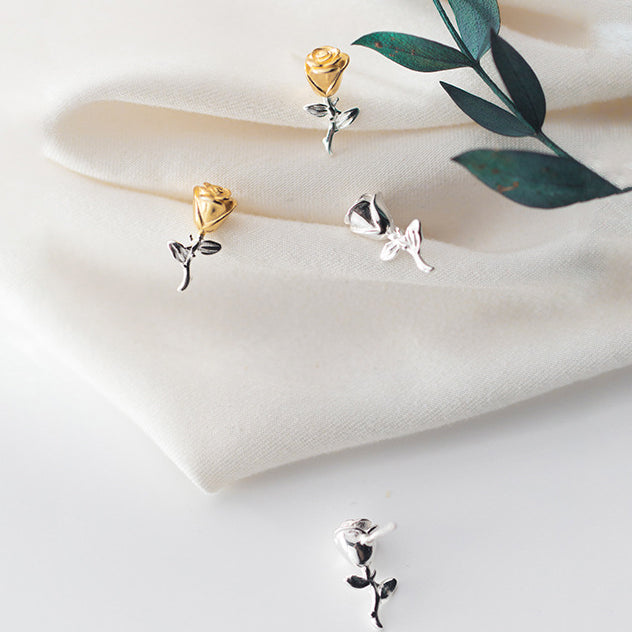 Boucles d'oreille en argent 925 en forme de rose, symbole de féminité et de nature. Un design intemporel pour harmoniser vos tenues favorites.