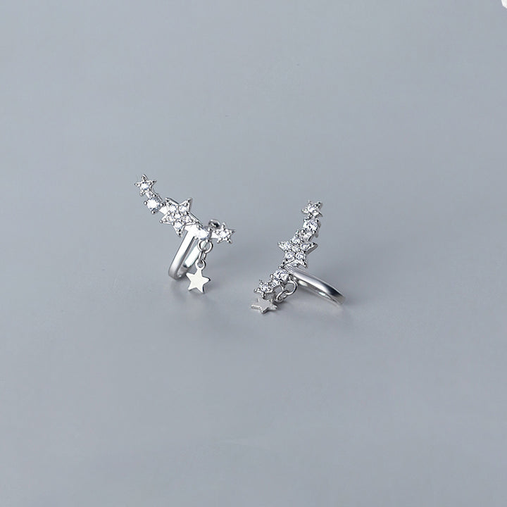 Boucle d'oreille manchette grimpante étoiles strass en argent 925 - Femme. Design unique avec étoiles en strass montant en cascade, ponctuées par une étoile pendante.