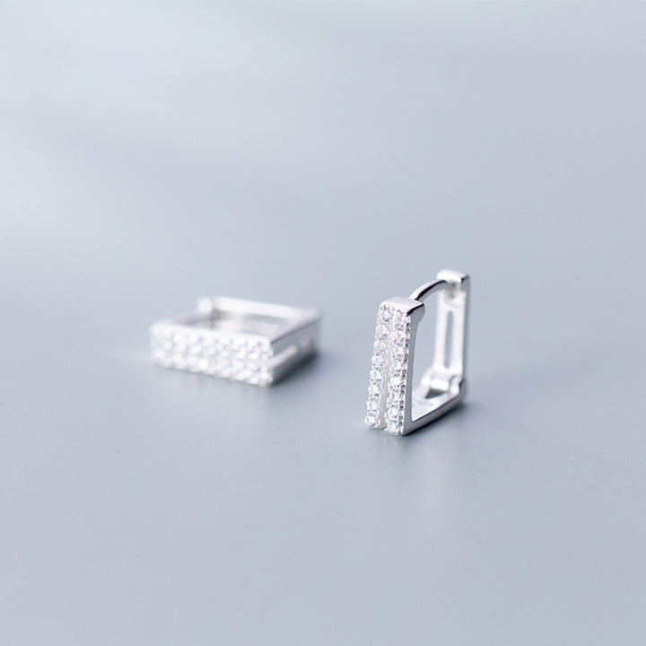 Une paire de boucles d'oreille créoles rectangulaires en argent 925 avec des strass étincelants - Femme - 1001 Boucles d'Oreille