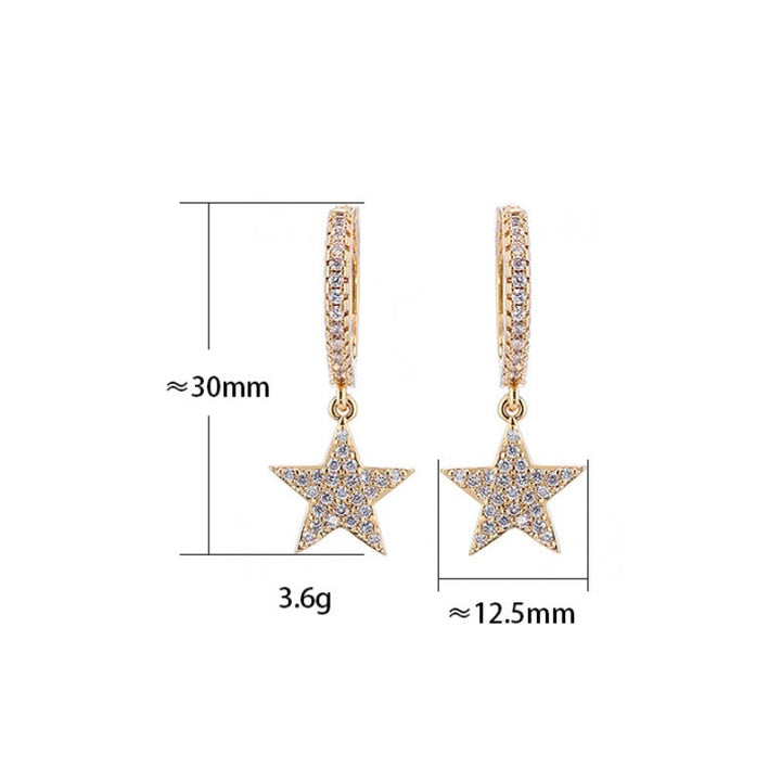 Boucle d'oreille anneau étoile pendante avec strass scintillants - Femme. Élégance intemporelle et brillance moderne pour une allure illuminée. Disponible en teintes argentée et dorée.