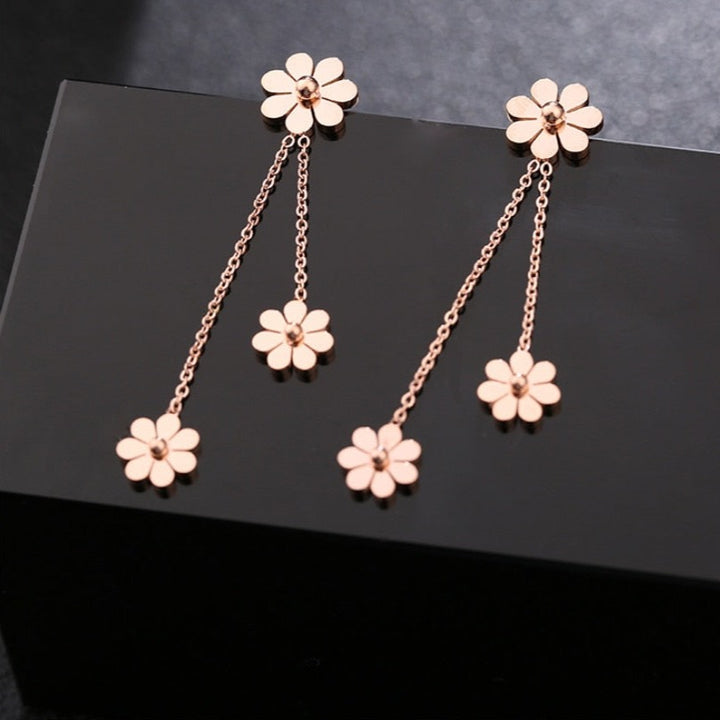 Boucles d'oreille pendantes avec fleurs marguerites et chaînes - Femme - Acier inoxydable plaqué or, or rose - 4,9 x 0,9 cm - 10 g