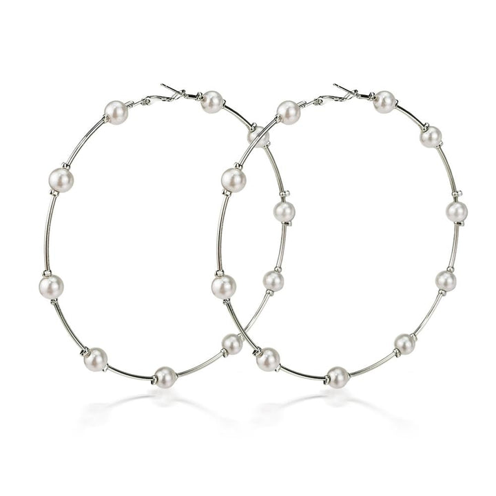 Boucle d'oreille grande créole perles - Femme: Élégantes boucles d'oreille pendantes avec perles rondes, alliage de fer, diamètre de 10 cm, poids de 18 g. Un bijou raffiné pour sublimer votre tenue.