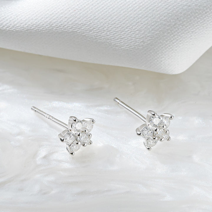 Boucle d'oreille fleur diamant moissanite - Élégance intemporelle avec des diamants étincelants, parfaits pour toutes occasions. Or blanc ou or jaune. 2mm, 3mm, 4mm. 5g. Femme.