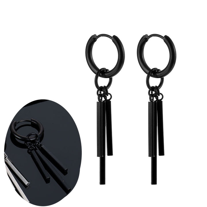 Boucles d'oreille pendantes noires en acier inoxydable avec deux anneaux enchevêtrés et trois barres métalliques. Style zoro modernisé pour homme.