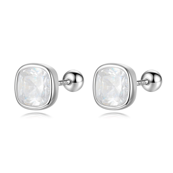 Boucle d'oreille strass carré argent 925 - Enfant. Sécurité et confort avec tige droite et boule métallique pour fixation sans danger.