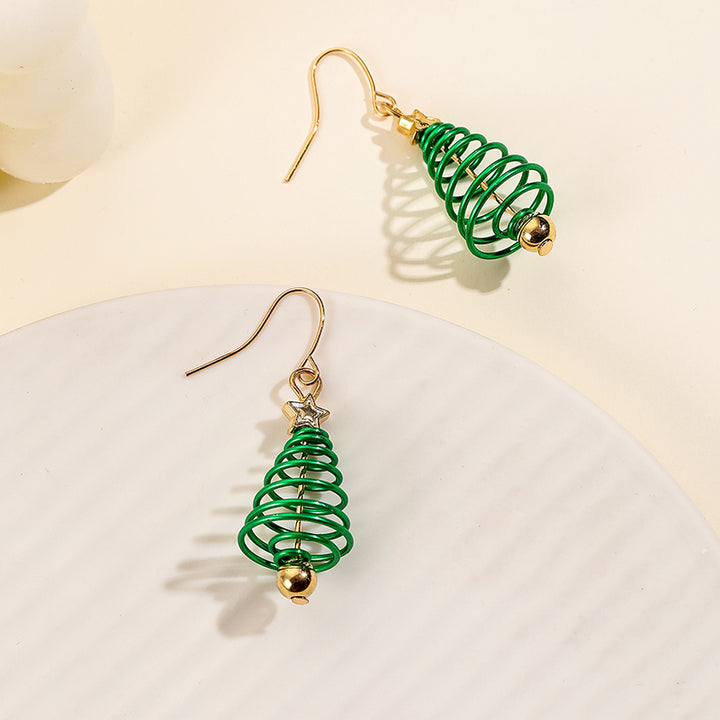 Boucle d'oreille pendante sapin de Noël vert et étoile dorée - Femme. Élégance festive et éclat de Noël dans ces boucles d'oreille. Un sapin vert en spirale pend d'une étoile dorée étincelante. Parfait pour illuminer vos tenues festives.