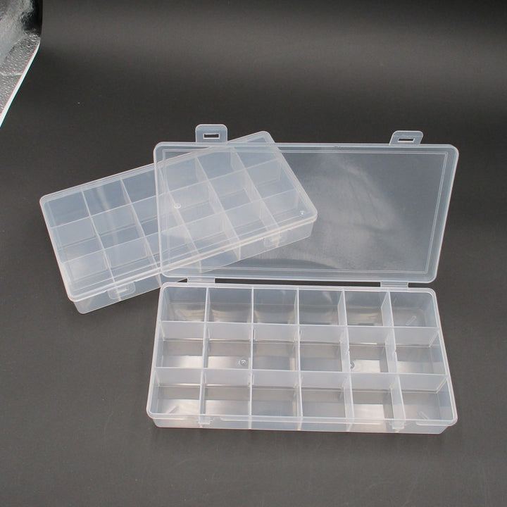 Boîte de rangement transparente à compartiments pour boucles d'oreille en plastique durable. Disponible en 18 ou 24 compartiments, organisez vos bijoux avec style et facilité.