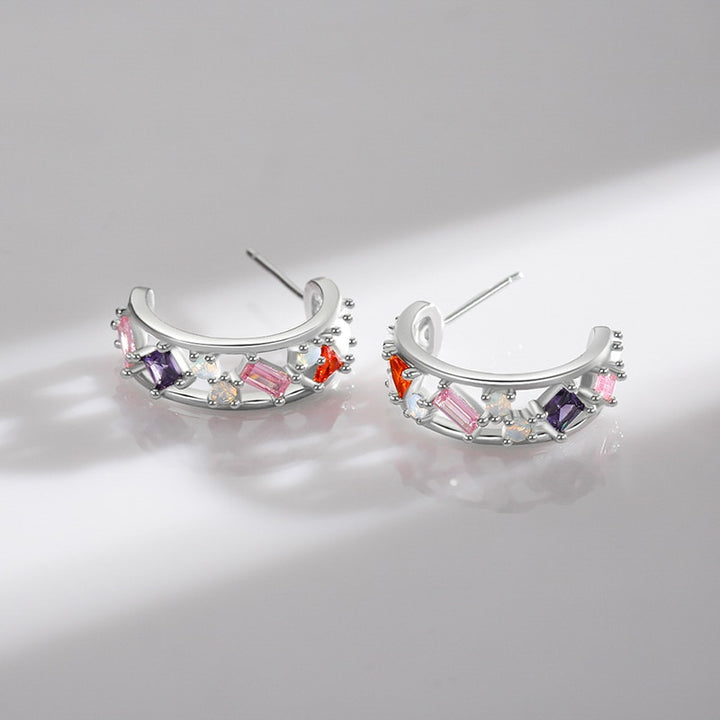 Boucle d'oreille créole large ajourée avec diamants multicolores - Femme - Argent 925. Un kaléidoscope de couleurs étincelantes pour une allure remarquable.