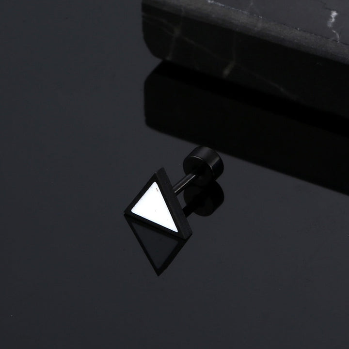 Boucle d'oreille triangle bicolore en titane et acier inoxydable pour homme. Motif audacieux et sécurisé, parfait pour un style original. Dimensions : 7 mm.