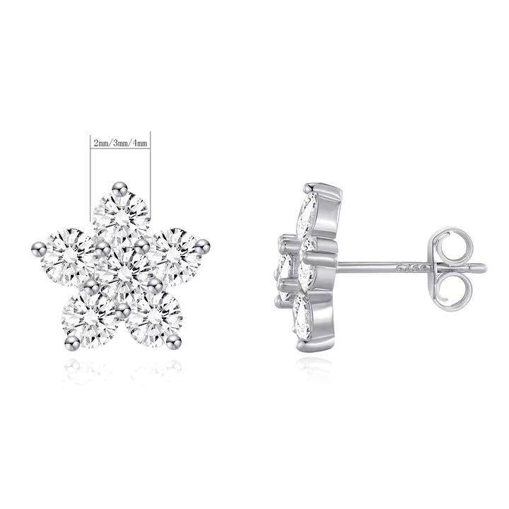 Boucle d'oreille fleur diamant moissanite - Femme - Or. Élégantes boucles d'oreille en forme de fleur avec des diamants moissanites étincelants. Parfaites pour une occasion spéciale ou pour illuminer votre quotidien. Disponibles en or blanc ou or jaune. Raffinement et beauté naturelle des fleurs.