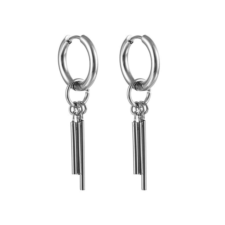 Boucle d'oreille anneau pendante style zoro en acier inoxydable pour homme. Deux anneaux enchevêtrés avec trois barres métalliques. Disponible en argent ou noir. Dimensions : 54,8 x 12 mm.