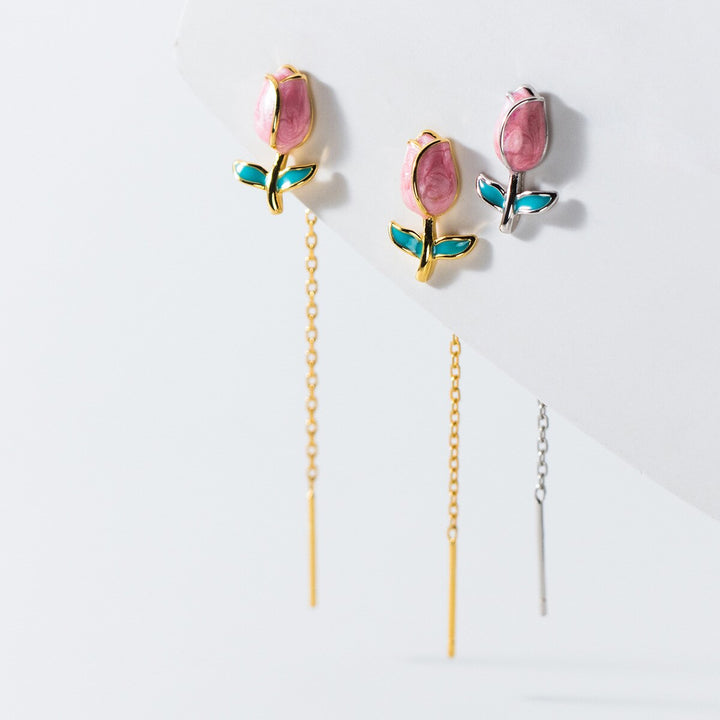 Boucle d'oreille fleur tulipe chaîne pendante en argent 925 - Femme. Design floral vibrant avec mouvement subtil pour les amoureuses de la nature.